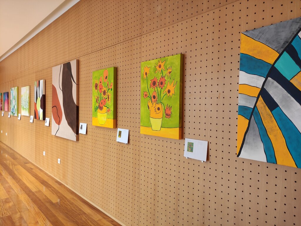 Exposição de pintura da APPACDM na Biblioteca
