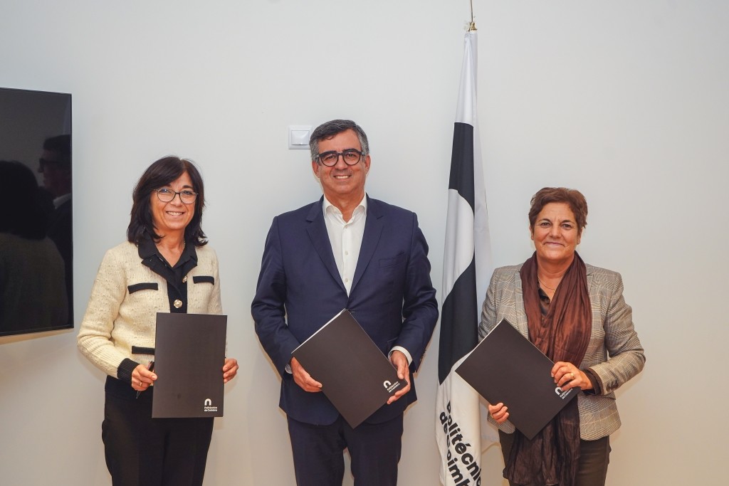 Assinatura de protocolo da Escola da Bairrada