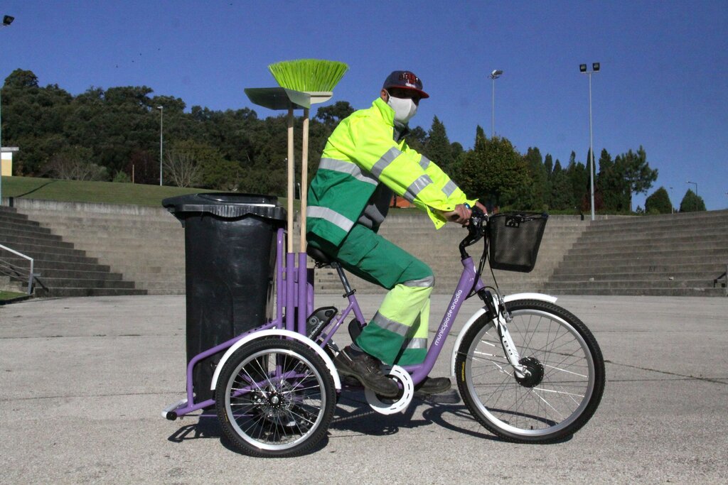 Município compra bicicleta elétrica para limpeza urbana