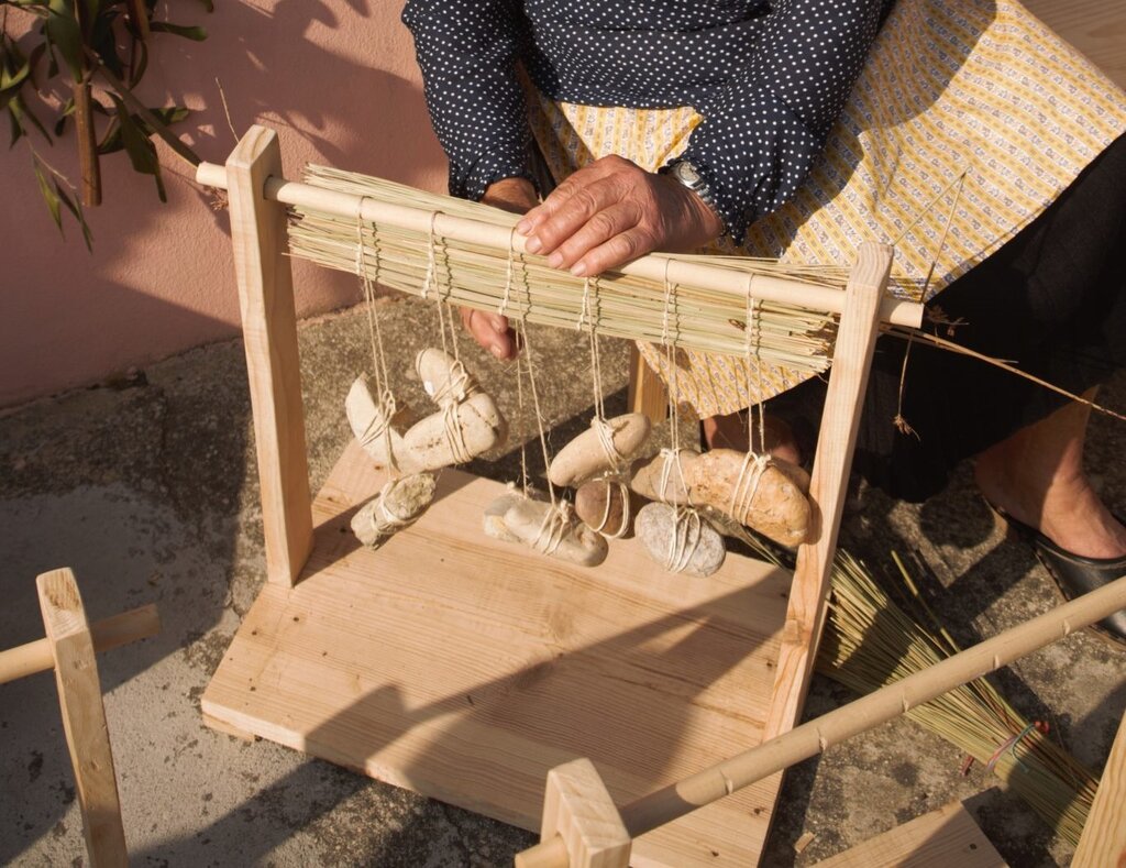 Exposição de trabalhos em bunho e junco na Biblioteca